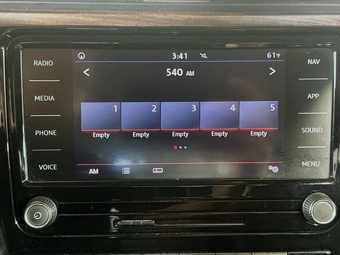 Used 2022 Volkswagen Passat 2.0T image 21