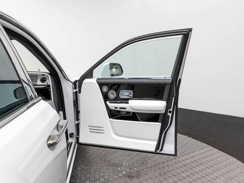 Used 2020 Rolls-Royce Phantom Extended Wheelbase RWD image 41