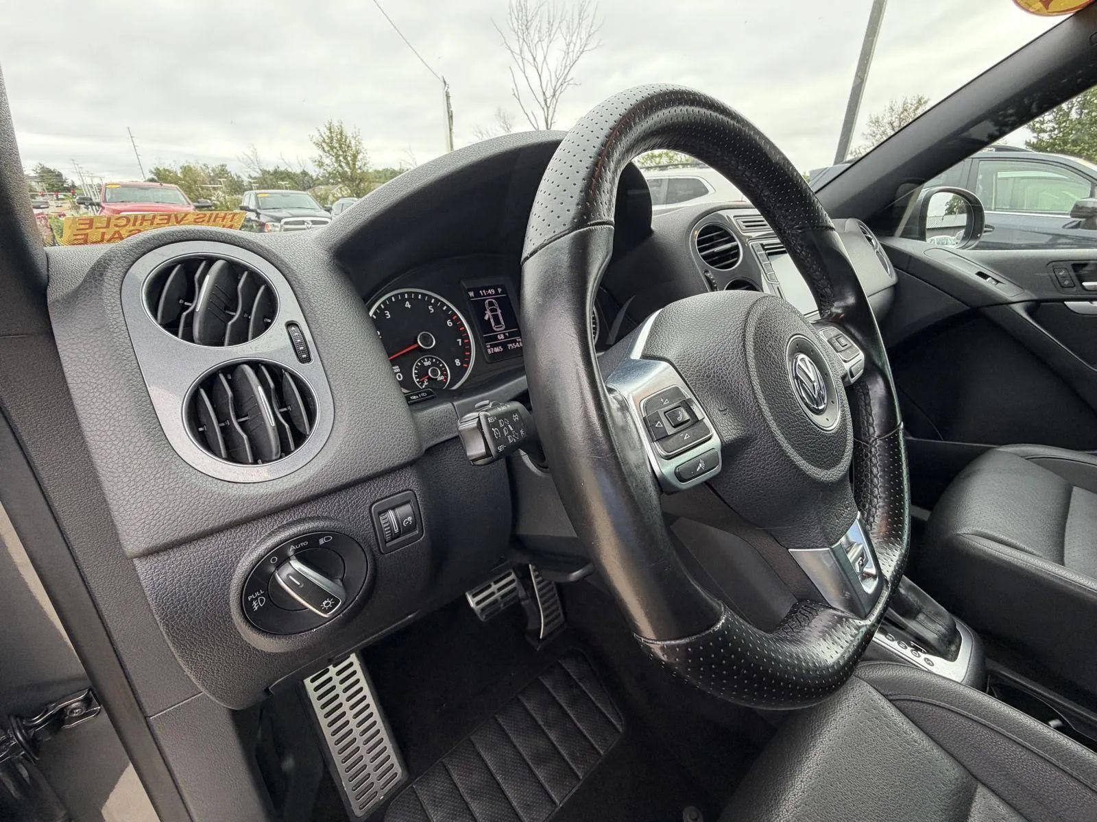 Used 2016 Volkswagen Tiguan R-Line FWD image 11