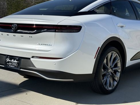 Used 2026 Toyota Crown Platinum image 15