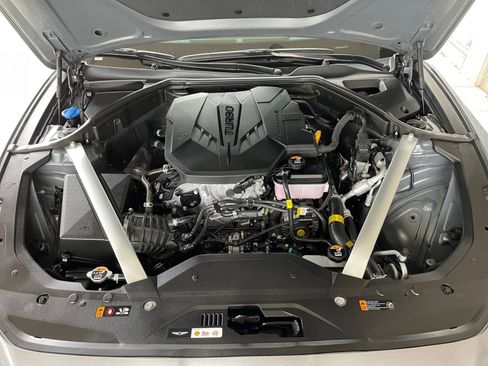 Used 2025 Genesis G70 2.5T image 32