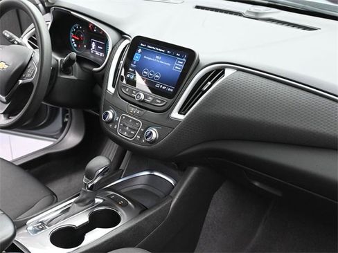 Used 2024 Chevrolet Malibu LT image 36