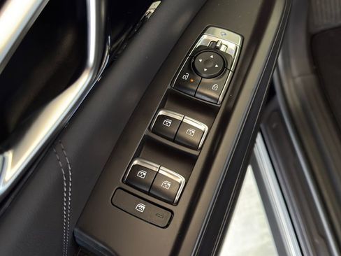 Used 2025 Kia Carnival SX Prestige FWD image 35