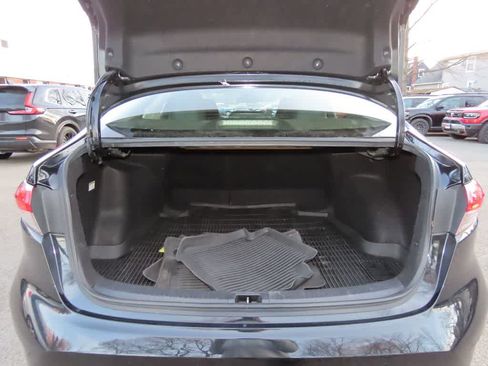 Used 2021 Toyota Corolla LE image 10