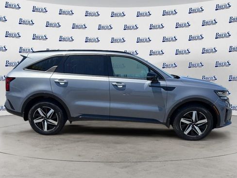 Used 2022 Kia Sorento S FWD image 8
