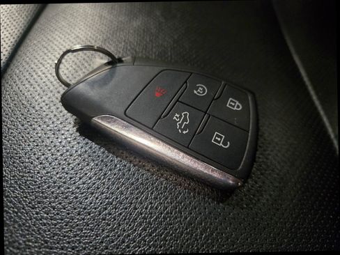 Used 2025 GMC Sierra 1500 SLT AWD/4WD image 18