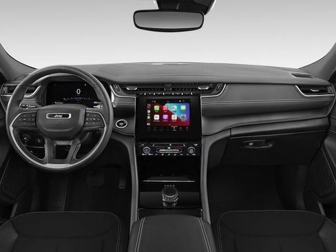 Used 2024 Jeep Grand Cherokee L Altitude image 3