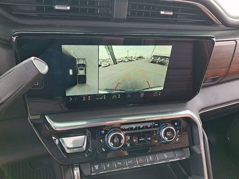 Used 2024 GMC Sierra 2500 Denali Ultimate AWD/4WD image 18