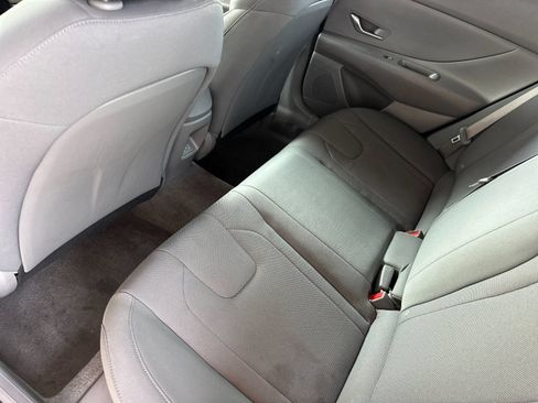 Used 2024 Hyundai Elantra SE FWD image 11