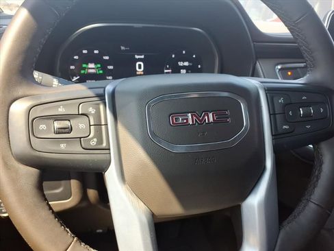 Used 2024 GMC Yukon SLT w/ SLT Luxury Package image 24