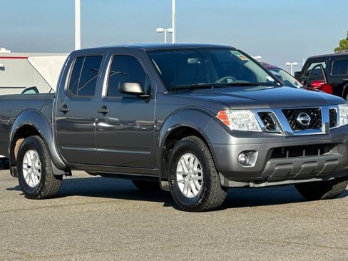 Used 2020 Nissan Frontier SV image 5