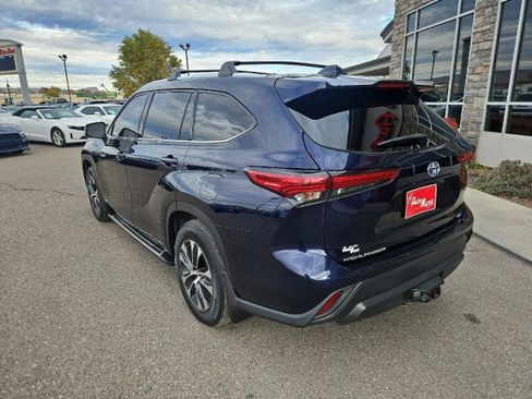 Used 2021 Toyota Highlander XLE image 3