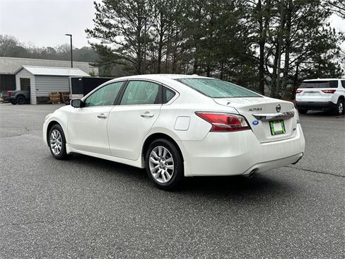 Used 2014 Nissan Altima 2.5 S w/ Display Audio Package image 5