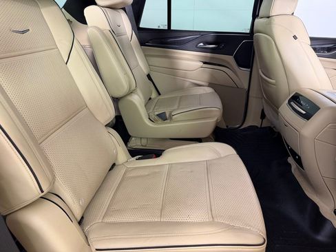 Used 2023 Cadillac Escalade Premium Luxury w/ Performance Package AWD/4WD image 27