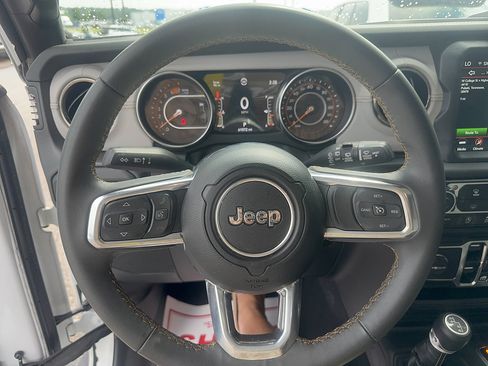 Used 2023 Jeep Wrangler Unlimited Sahara AWD/4WD image 8