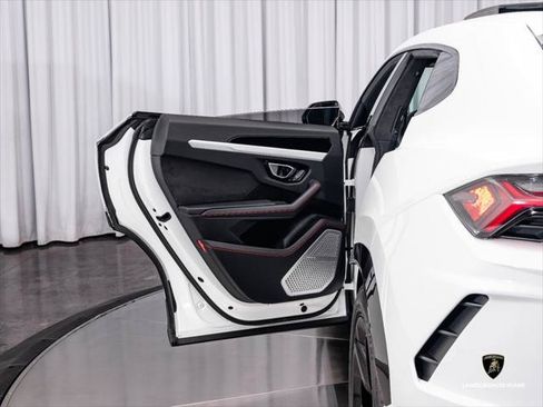 Used 2019 Lamborghini Urus AWD/4WD image 46