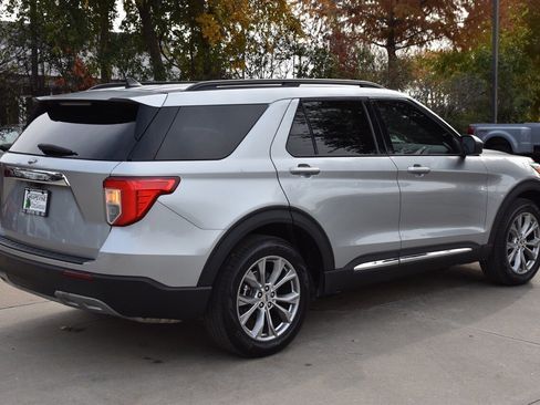 Used 2023 Ford Explorer XLT w/ Equipment Group 202A image 7