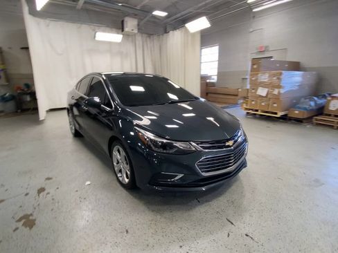Used 2017 Chevrolet Cruze Premier w/ Enhanced Convenience Package FWD image 3