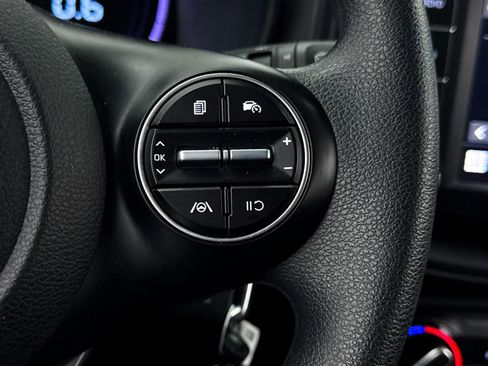 Certified 2025 Kia Soul LX w/ LX Technology Package FWD image 30