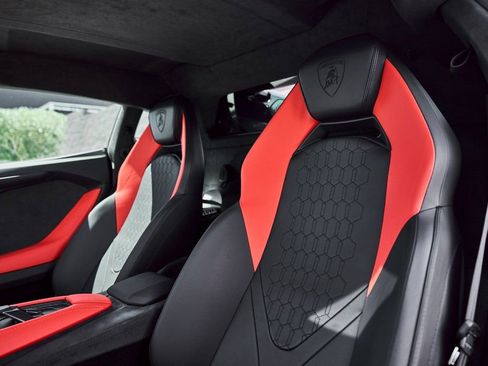 Used 2025 Lamborghini Revuelto image 47