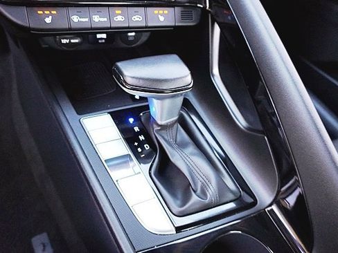 Certified 2025 Hyundai Elantra SEL image 30