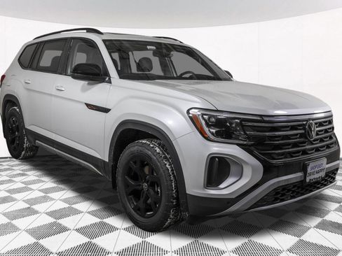Used 2026 Volkswagen Atlas Peak Edition AWD/4WD image 9