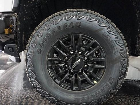 New 2026 Chevrolet Silverado 2500 ZR2 image 5