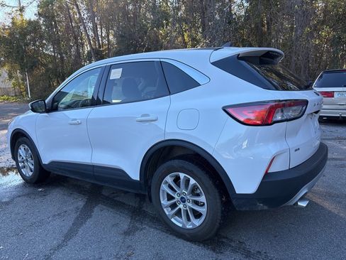 Used 2021 Ford Escape SE image 20