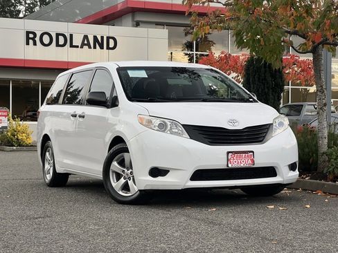 Used 2017 Toyota Sienna L image 1