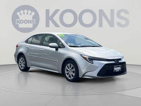 Used 2025 Toyota Corolla LE AWD/4WD image 2