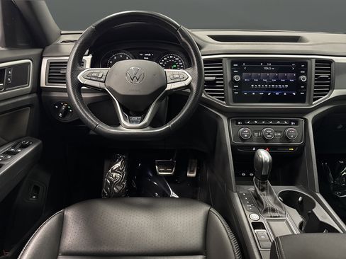 Used 2021 Volkswagen Atlas Cross Sport SE w/ Panoramic Sunroof Package FWD image 5