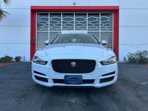 Used 2017 Jaguar XE Premium image 2
