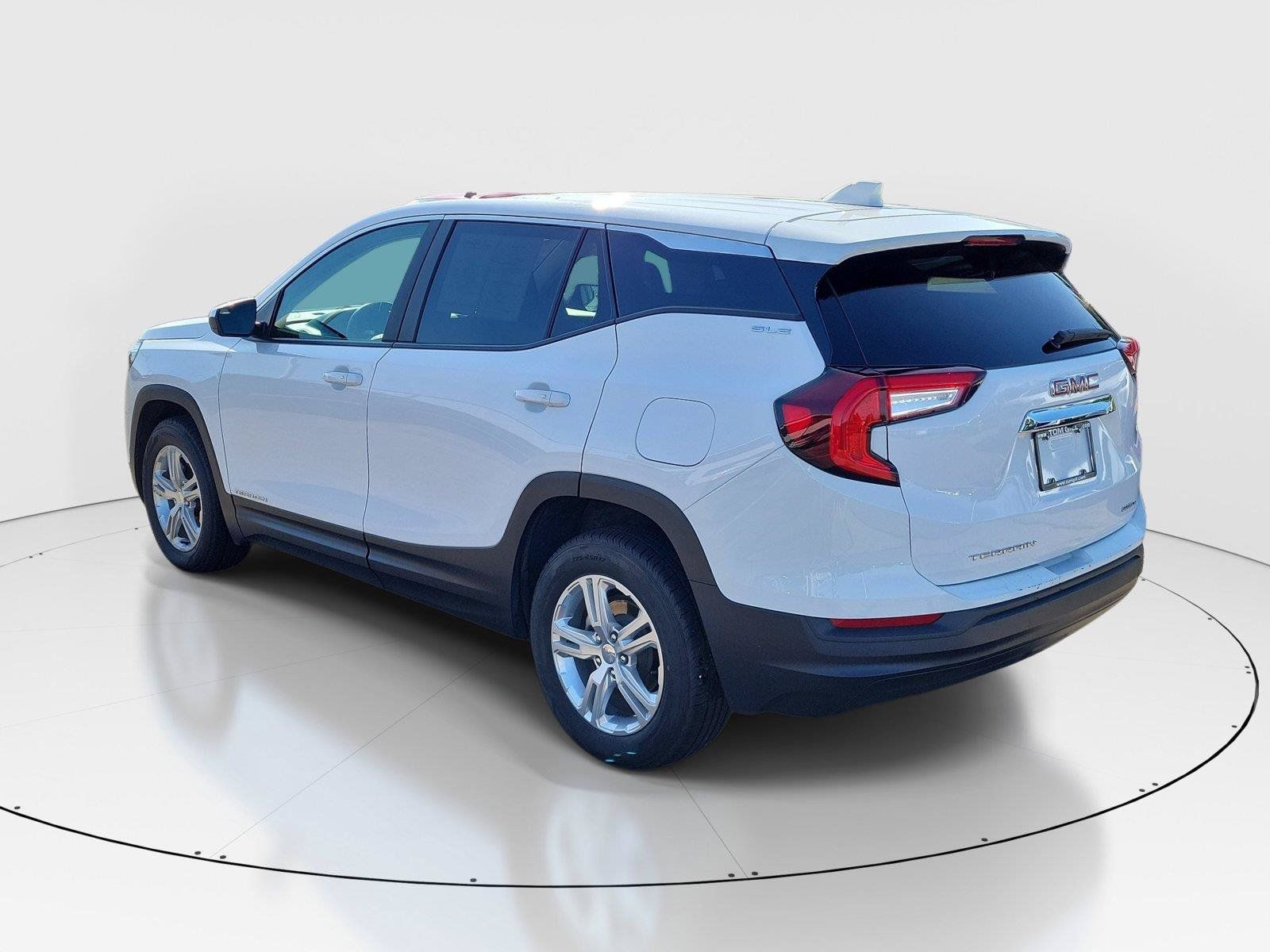 Used 2024 GMC Terrain SLE AWD/4WD image 3