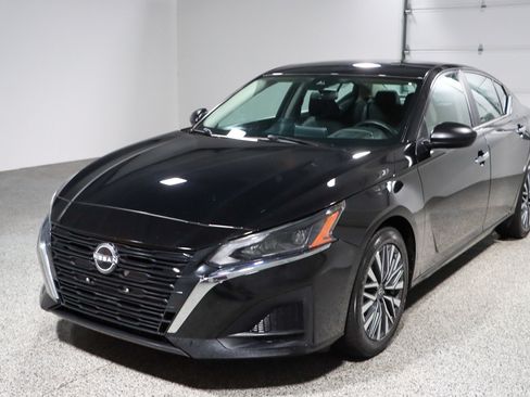 Used 2024 Nissan Altima 2.5 SV FWD image 29