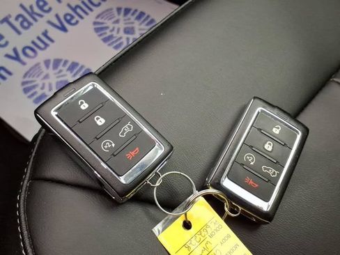 Used 2023 Jeep Grand Cherokee Limited AWD/4WD image 27