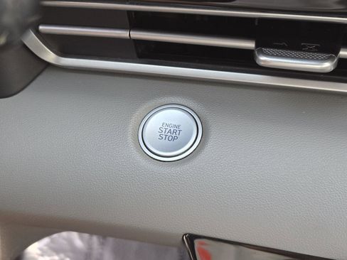 Used 2021 Hyundai Elantra SEL w/ Convenience Package image 11