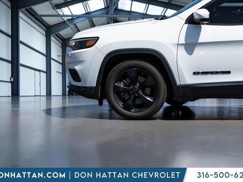 Used 2019 Jeep Cherokee Latitude Plus FWD image 26