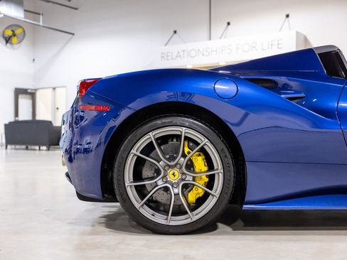 Used 2019 Ferrari 488 Spider image 29