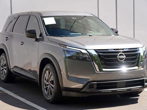 Used 2025 Nissan Pathfinder S FWD image 49