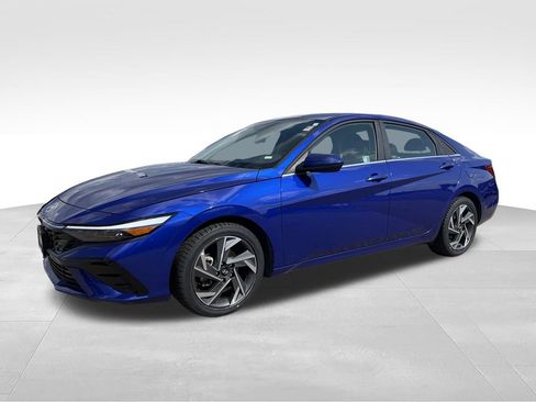 Used 2025 Hyundai Elantra SEL FWD image 5