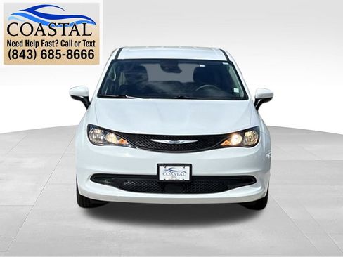 Used 2023 Chrysler Voyager LX FWD image 2
