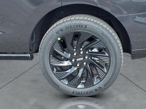 New 2027 Lincoln Navigator Reserve w/ Jet Appearance Package AWD/4WD image 4