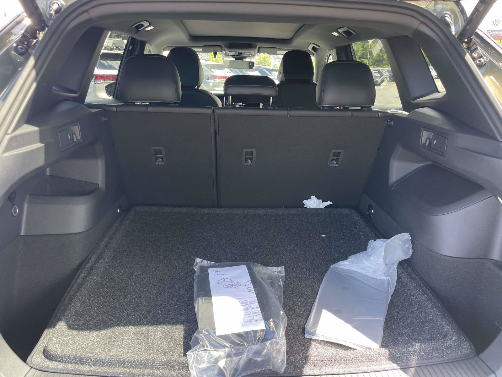 New 2026 Volkswagen Tiguan SE R-Line FWD image 10