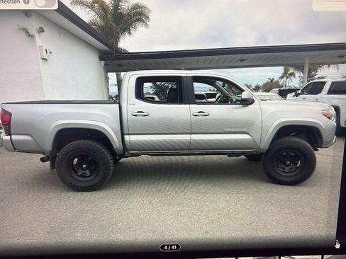 Used 2018 Toyota Tacoma SR5 AWD/4WD image 5