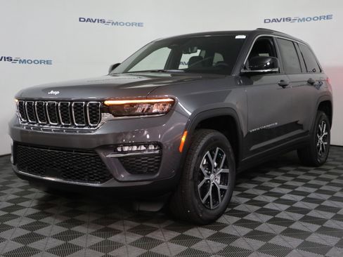New 2025 Jeep Grand Cherokee Limited w/ Luxury Tech Group II image 12