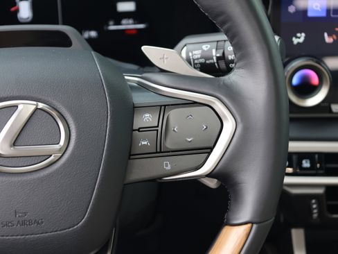 Used 2025 Lexus RX 450h AWD w/ Convenience Package image 22