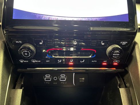 Used 2024 Jeep Grand Cherokee L Limited image 19