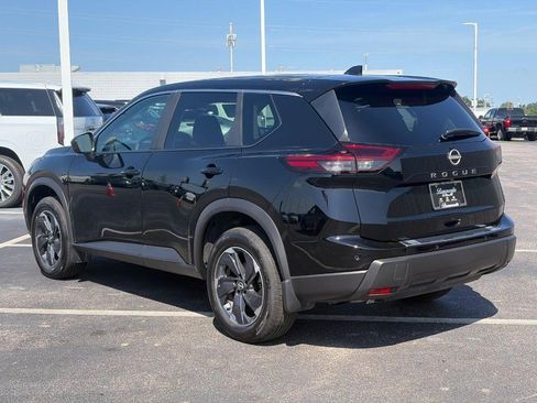 Used 2025 Nissan Rogue SV FWD image 8