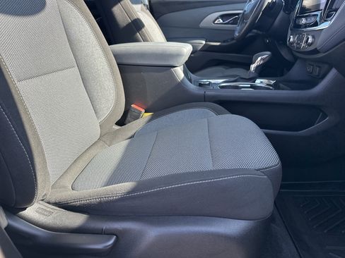Used 2021 Chevrolet Traverse LT image 14