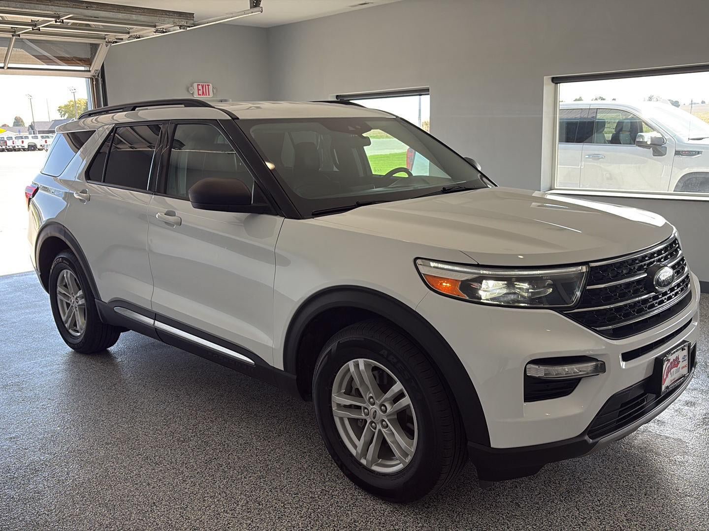 Used 2020 Ford Explorer XLT w/ Equipment Group 202A AWD/4WD image 5